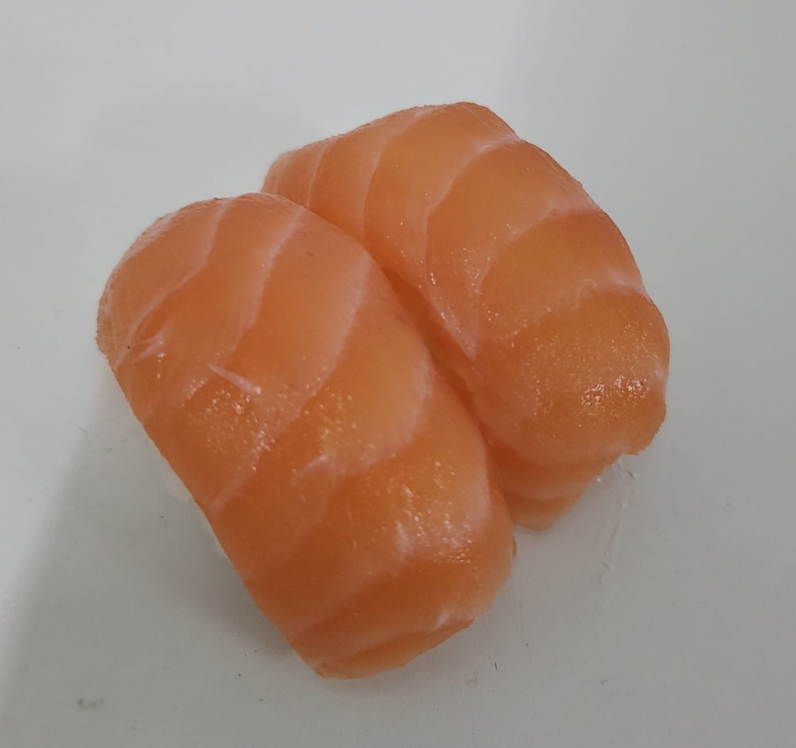 NIGUIRI DE SALMÃO CRU